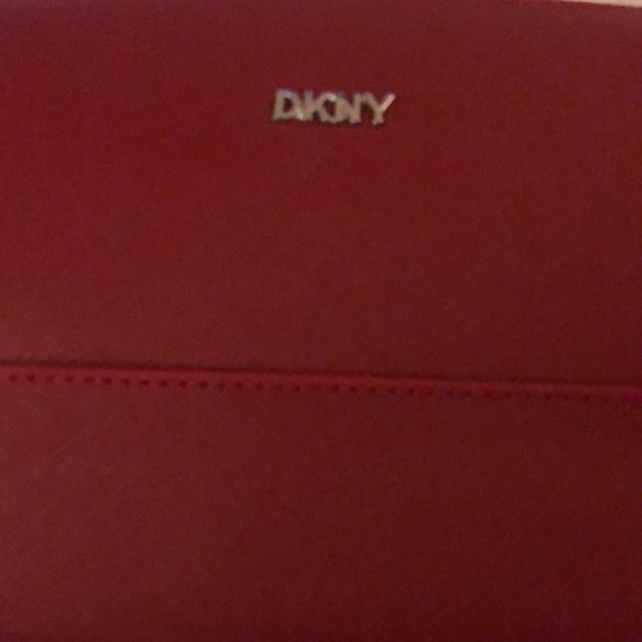 DKNY Red Synthetic Saffiano Large Square Cosmetic ZA Case Bag NWT - Picture 3 of 12